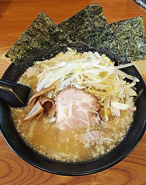 「でーかわラーメン 870円」@川出拉麺店の写真