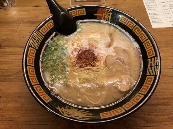 「ラーメン 890円」@天然とんこつラーメン 一蘭 那覇国際通り店の写真