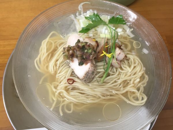 「渡りガニの冷し塩そば」@ラーメン専科 竹末食堂の写真