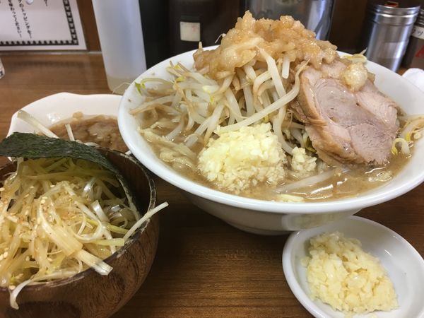 「ラーメン(ﾆﾝﾆｸﾏｼﾏｼ ｱﾌﾞﾗ)＋味ネギ」@ラーメンの店 どでん 北浦和店の写真