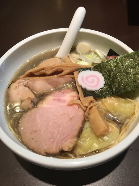 「ワンタンにぼしそば  味玉」@おおぜき中華そば店の写真