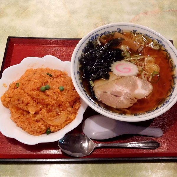 「Dセット：ラーメン&半チキンライス（850円）」@中華料理 八幡の写真