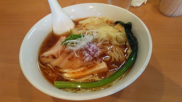 「醤油チャーシューワンタン麺」@支那蕎麦屋 藤花の写真