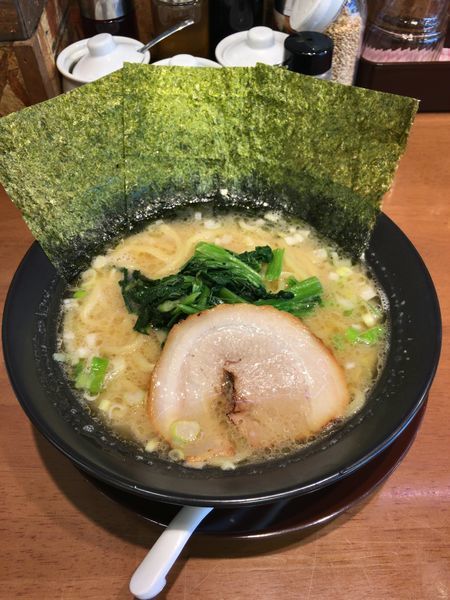 「豚骨醤油ラーメン」@横浜家系ラーメン 旭家の写真