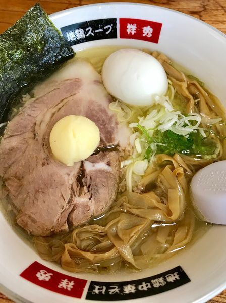 「限定塩バターラーメン750円＋香川直送地鶏の煮玉子100円」@地鶏中華そば 祥秀の写真