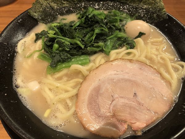 「塩ラーメン ほうれん草トッピング800円」@町田商店マックスの写真