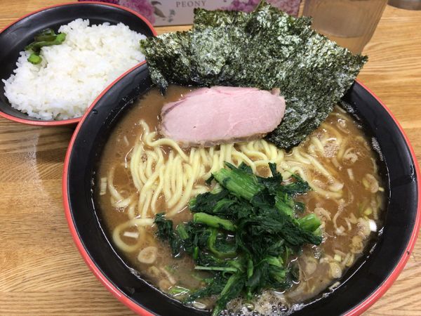 「ラーメン大(ふつう、こいめ、おおめ)800円+ライス50円」@麺家 紫極の写真