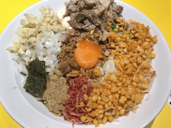 「台湾まぜそば並（トッピング全てマシ）ほぐし豚」@ラーメンパンチの写真