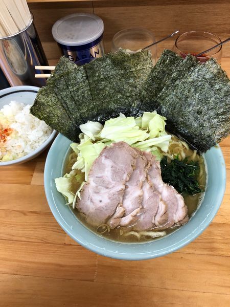 「中盛りチャーシュー  超濃いめ 固め ちょい多め  海苔 小ライ」@捲り家の写真