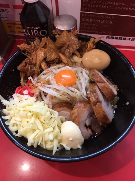 「辛まぜそば＋チーズ＋豚2枚＋マヨ＋とろ〜り＋鶏ほぐしW」@麺屋 桐龍の写真