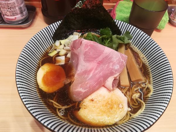 「黒醤油煮干しそば」@寿製麺 よしかわ 西台駅前店の写真