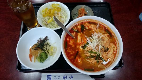 「カルビラーメン定食   815円」@焼肉 手打ちそば 利伸の写真