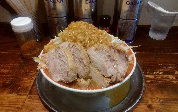 「小ラーメン豚　麺柔らかめ(4枚入　900円）」@麺でる 相模原店の写真