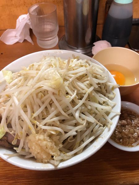 「ラーメン 800円ヤサイアブラマシニンニクスコシ生卵50円」@ラーメン もみじ屋の写真