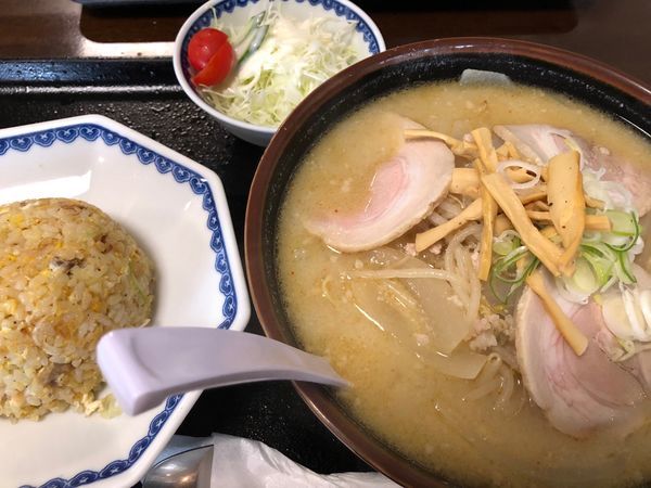 「みそチャーシュー麺  + 炒飯(セット)」@ごはん処 食堂ミサ あらい道の駅店の写真