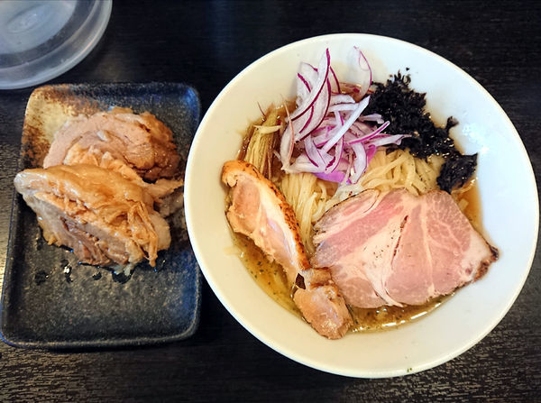 「冷やし煮干しそば+厚切り豚x2」@陽はまたのぼるの写真