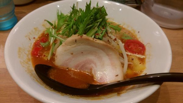 「スパイストンコツ」@ソラノイロ トンコツ&キノコの写真