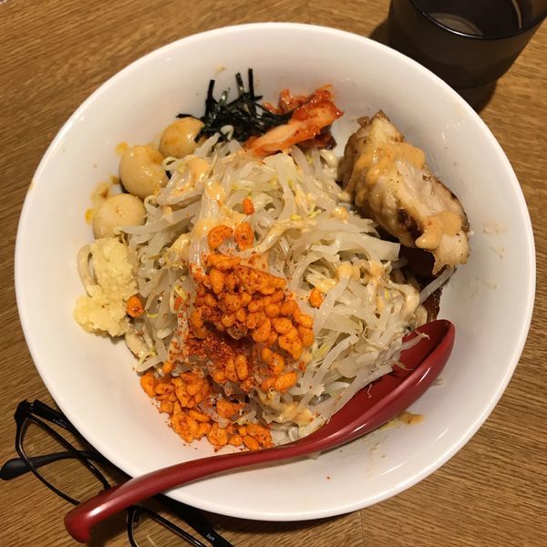 「スタミナ冷やし中華＋火のうずら3個」@火の豚 立川ラーメンスクエア店の写真