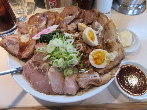 「ＭＡＵＳ　メガ油そば（３０００円）」@ラーメンとん太 大洗店の写真