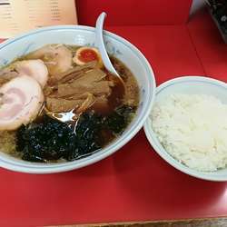 8/5 醤油チャーシューメン中盛り固め、ライスサービス850円