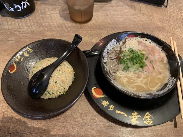 「ミニラーメン450+半チャーハン300=750円」@博多一幸舎 那覇国際通り店の写真