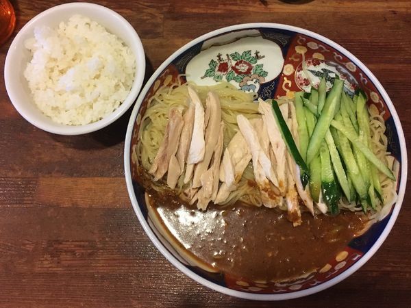 「鶏絲涼麺（ちいすうりゃんめん）＋サービスライス」@支那麺 はしご 銀座八丁目店の写真