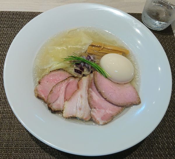 「特製中華蕎麦＜塩＞」@宍道湖しじみ中華蕎麦 琥珀 東京本店の写真