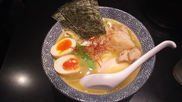 「濃厚鶏白湯ラーメン全部のせ 980円」@濃厚鶏そば 麺屋 武一 横浜関内店の写真