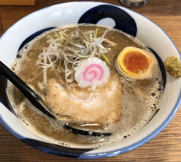 「飛出汁らーめん」@吉み乃製麺所の写真