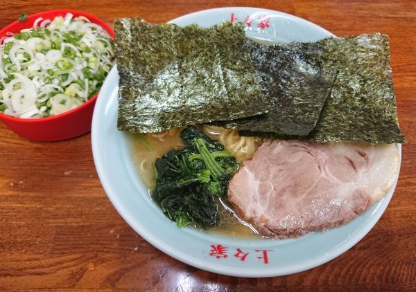 「ラーメン＋ダブルネギ」@横浜家系ラーメン上々家の写真