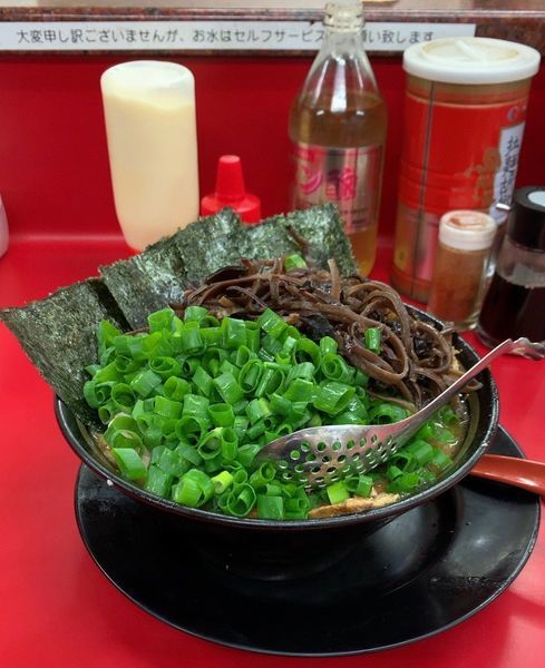 「チャーシューメン 5枚 わけネギ増し キクラゲ」@家系ラーメン 王道 いしいの写真