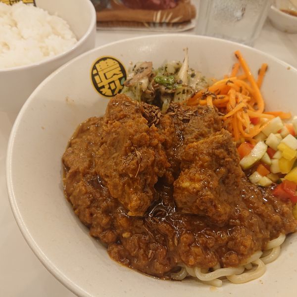 「冷やしポークビンダルーまぜそば900円他」@濃菜麺 井の庄 荻窪店の写真