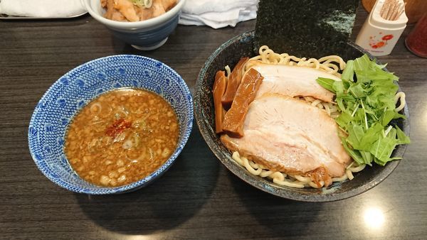 「正油つけ麺（中） 900円 + チャーシュー丼 300円」@ラーメンつけ麺 奔放の写真