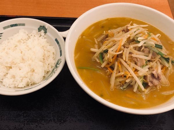 「味噌（固め￥520）＋半ライス（￥110）」@日高屋 神田西口店の写真