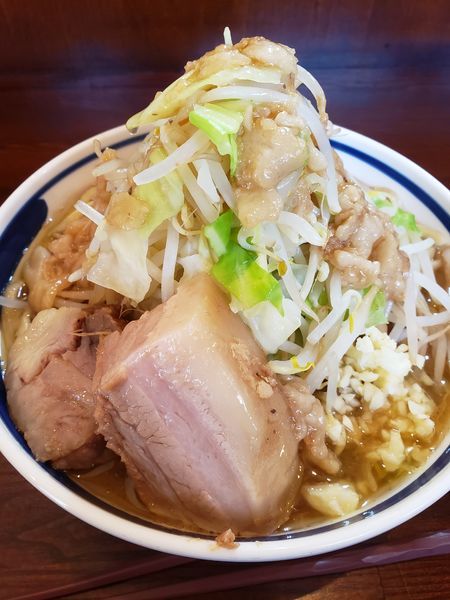 「ラーメン　にんにく少し野菜アブラ」@らーめんABURA坊の写真