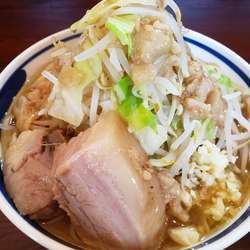 ラーメン　にんにく少し野菜アブラ