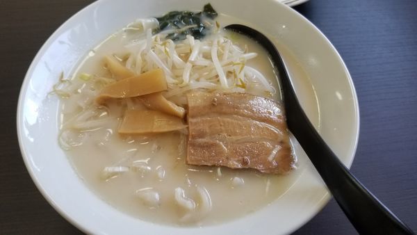 「豚骨刀削麺　（刀削麺セット980円）」@紅葉の写真