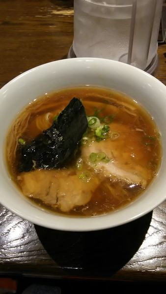 「醤油らぁ麺」@支那そばや 新横浜ラーメン博物館店の写真