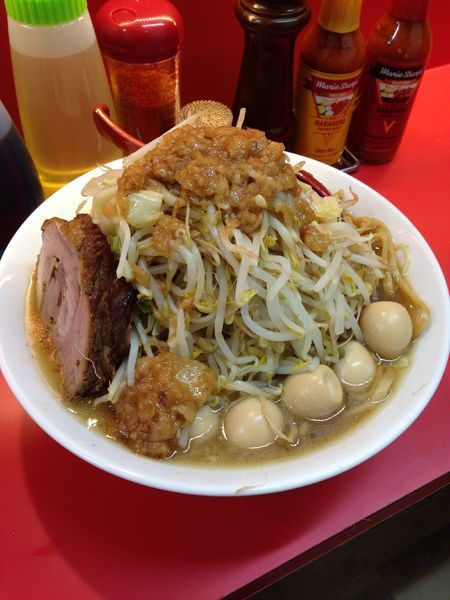 「中ラーメン 750円 うずら150円」@立川マシマシ 古河125号店の写真