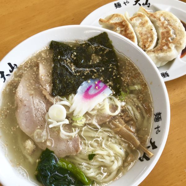 「しおらーめん＋餃子」@青竹手打ちラーメン 麺や大山の写真