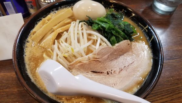 「信州味噌らあめん　中盛　味玉、ほうれん草トッピング」@らあめん 寸八 総本店の写真