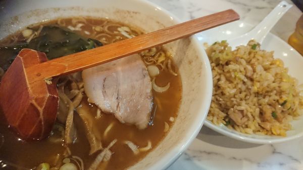 「Bセット（ラーメン＋チャーハン、８８０円）」@中華料理 雁川の写真