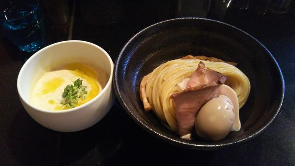 「（限定）冷やしホワイトつけ 福来風味、味玉」@七福軒の写真