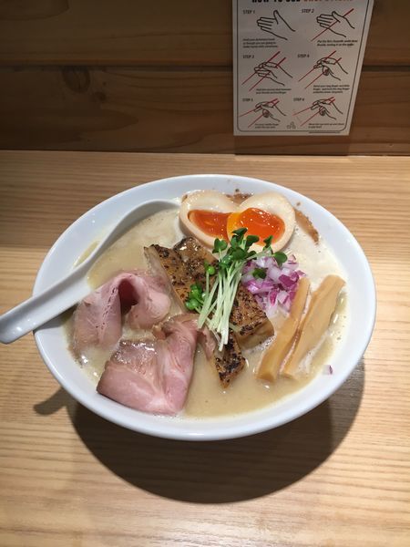 「特選濃厚鷄白湯らーめん 塩」@麺場 二寅 秋津本店の写真