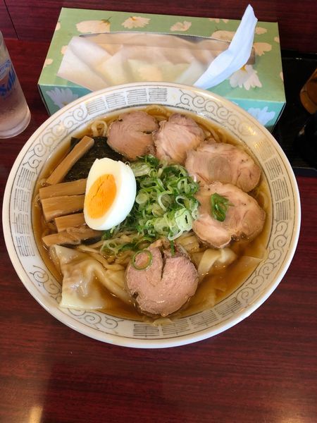 「手打ちラーメン チャーシュー ワンタン 大盛り 小ライス」@ラーメン夏目の写真
