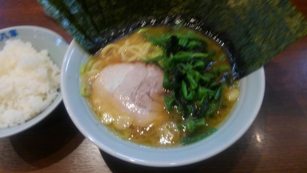 「ラーメン並、のり、ほうれん草、ライス」@金八家の写真