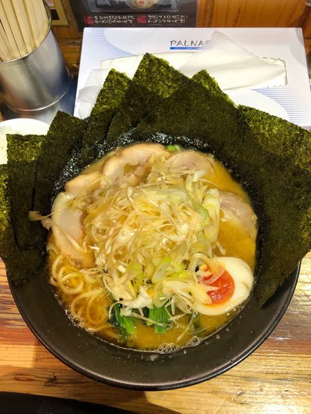 「ネギチャーシュー麺中盛り 海苔  濃いめ 硬め 小ライス」@壱八家 戸塚店の写真