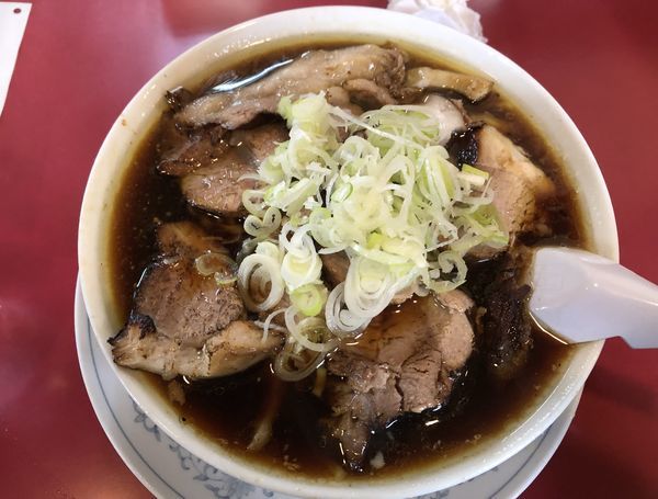 「チャーシュー多い麺醤油 煮干し」@かし亀の写真