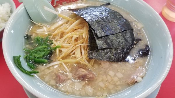 「塩ネギラーメン　チャーシュートッピング　背脂変更」@山岡家 松本店の写真