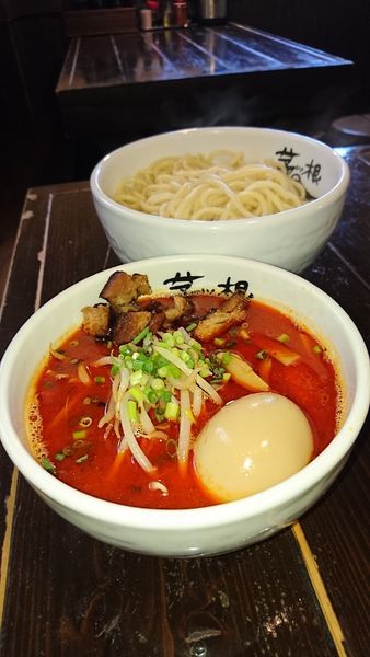 「辛味噌つけ麺(大)アツ盛り」@麺屋 茅根の写真